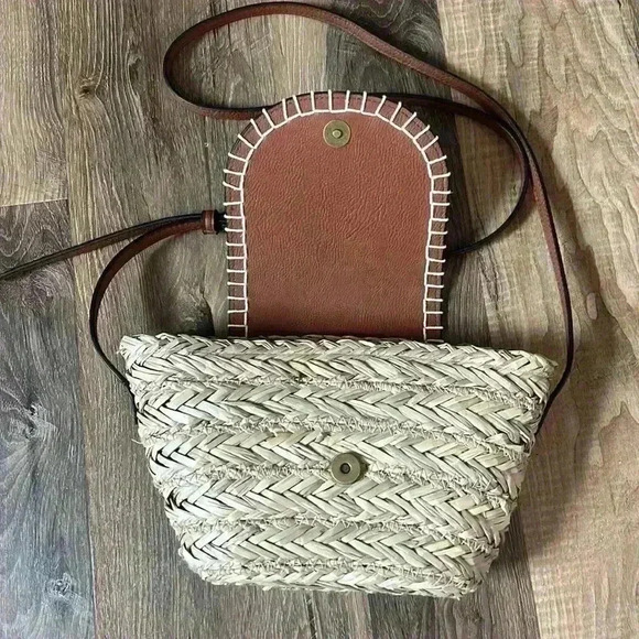 Universal Thread Brown Faux Leather Straw Crossbody Bag Purse - Picture 5 of 12